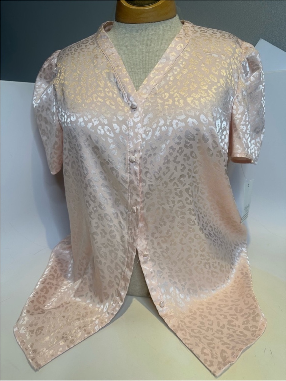 Satin Jacquard Short Sleeve Blouse in Pale Pink